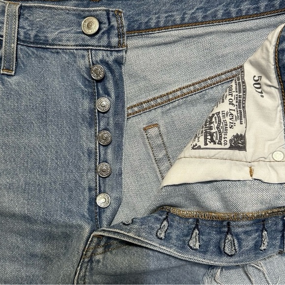 Levi's 501 Cutoff Shorts Women's 31 Medium to Light Wash Distressed Denim - Picture 6 of 10